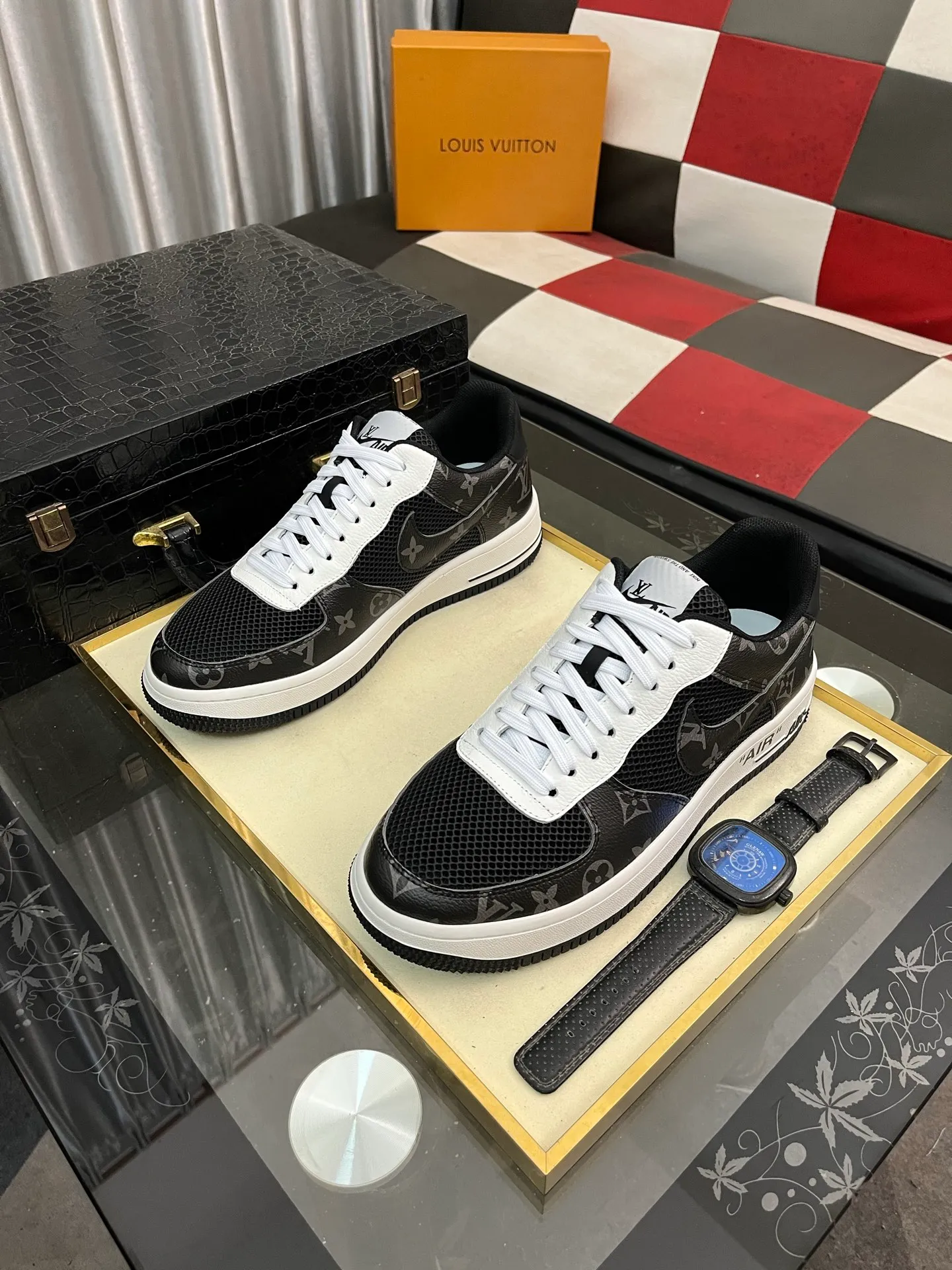 Men's shoes 💰440⌚️⌚️【LOUlS VUlTTON】Louis Vuitton ~ unique and casual style. LV counter purchasing 🏃casual shoes😍😍 are on sale at the men's counter at the same time. Italian imported brands select top-layer Italian cowhide. 🐑Sheepskin lining (refuses to discolor and grind feet) Sole: Original sole specially provided by the original factory 🎬Better in kind Code number: 38-443⃣️Color selection